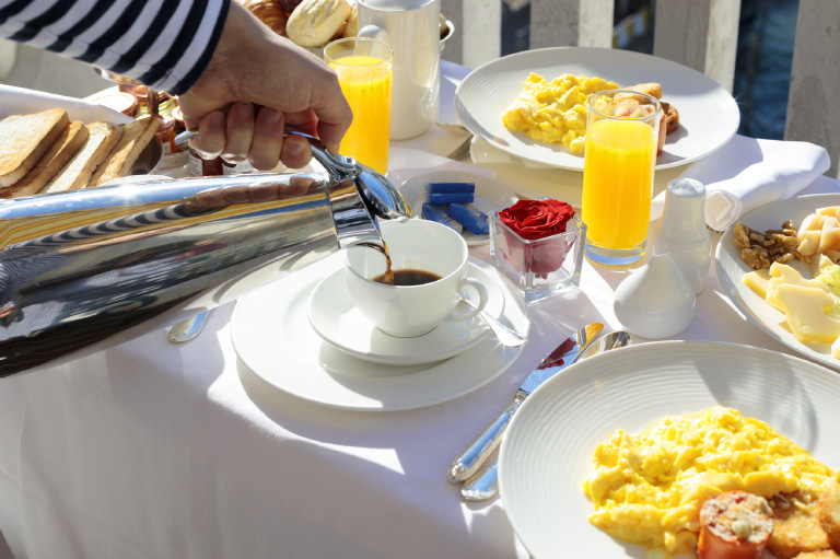 Complimentary Breakfast at Visalia California Hotel, Visalia