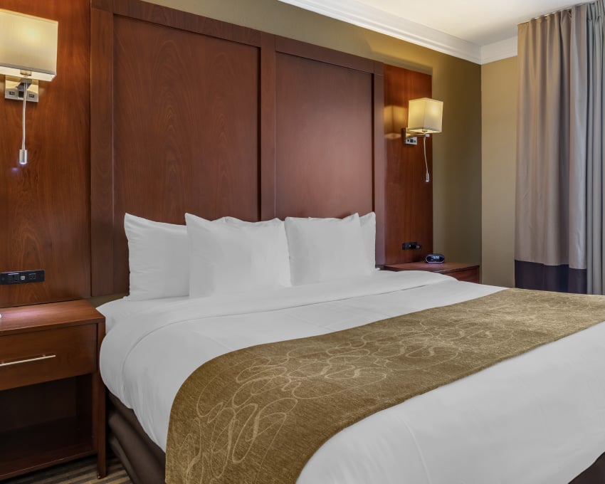 Stay at Our Visalia Hotel Comfort Suites Visalia