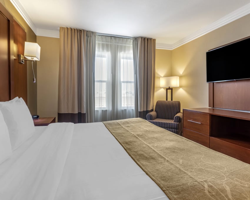 Stay at Our Visalia Hotel Comfort Suites Visalia