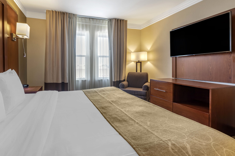 Choice Privileges 2000 Points Package at Visalia California Hotel Offer at Comfort Suites Visalia - Convention Center Visalia California
